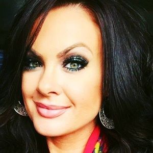 Meet your Posher, Joelle